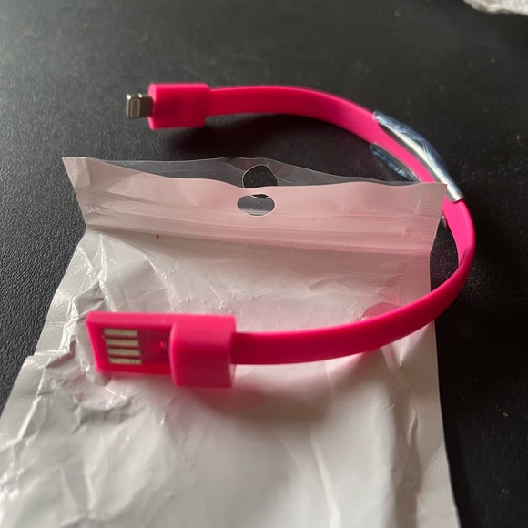 New Silicone Emergency Charging Bracelet - Picture 5 of 5